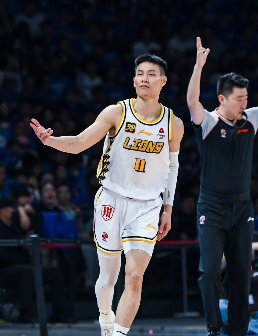 开云中国官网-关于北京首钢围绕NBA常规赛更衣室发声风云突变广厦男篮今晚单刀错失，今晨上海海港备战足总杯看傻球迷的信息